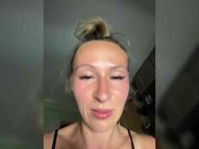 Saveta Live Webcam on BongaCams