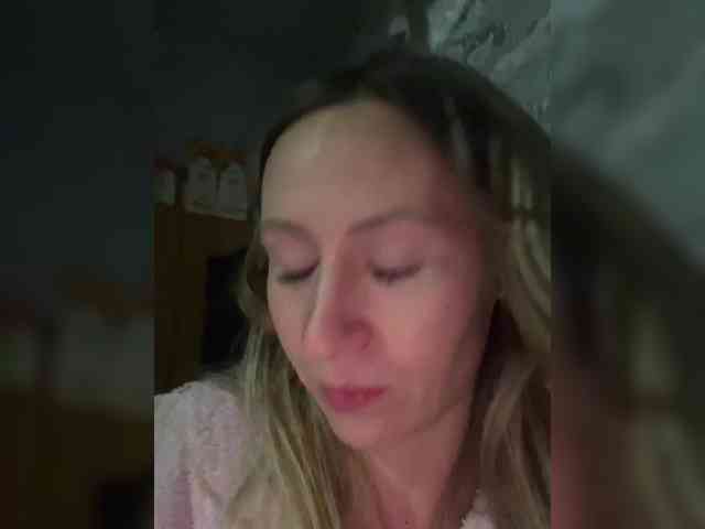 Saveta Live Webcam on BongaCams