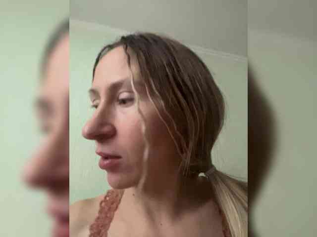 Saveta Live Webcam on BongaCams