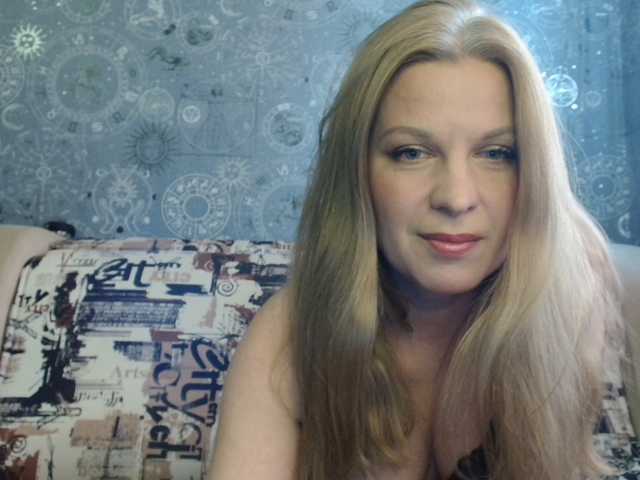 BlondeFox's BongaCams show and profile