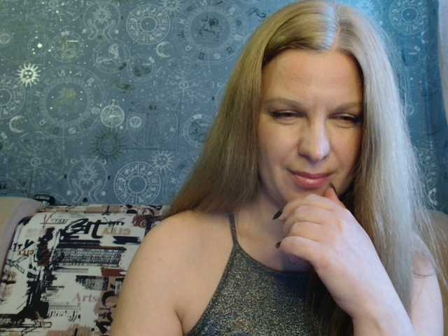 BlondeFox's BongaCams show and profile