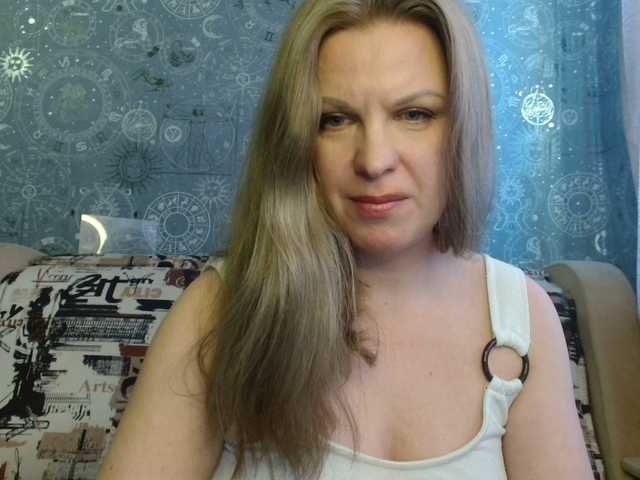 BlondeFox's BongaCams show and profile