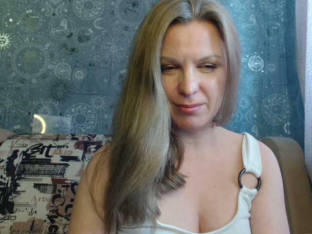 BlondeFox's BongaCams show and profile