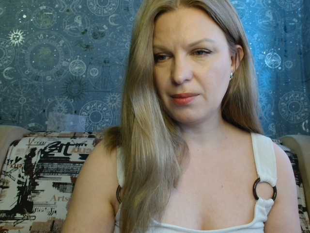 BlondeFox's BongaCams show and profile