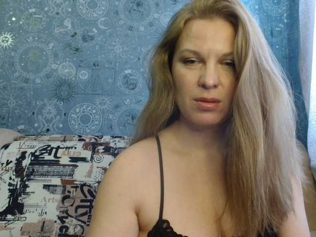 BlondeFox's BongaCams show and profile