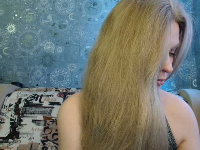BlondeFox's BongaCams show and profile
