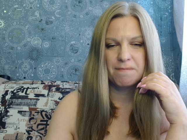 BlondeFox's BongaCams show and profile