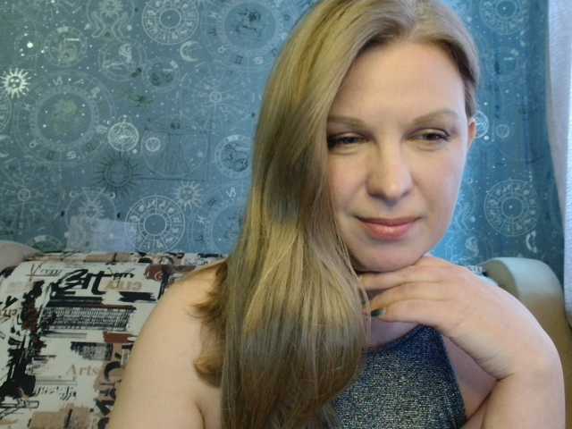 BlondeFox's BongaCams show and profile