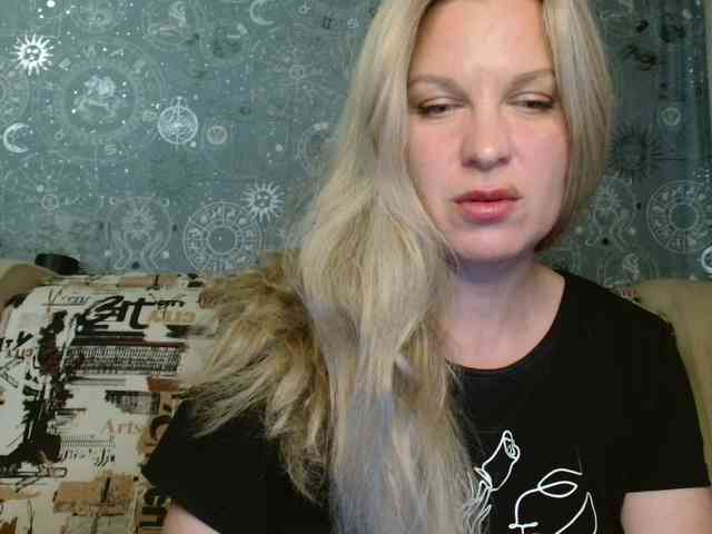 BlondeFox webcam
