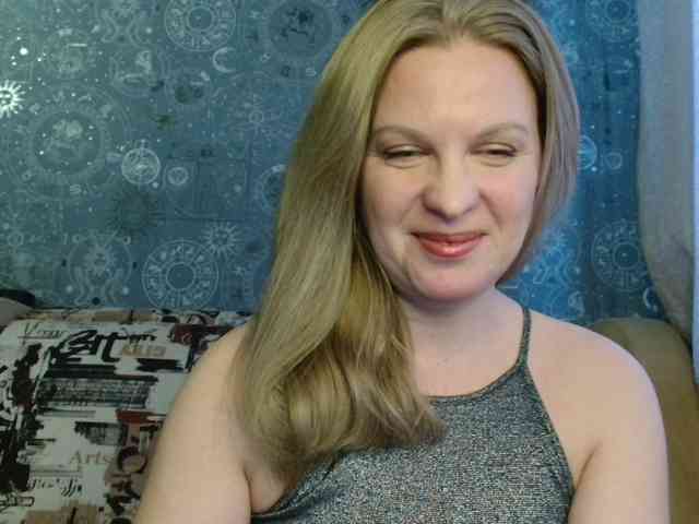 BlondeFox Live Webcam on BongaCams