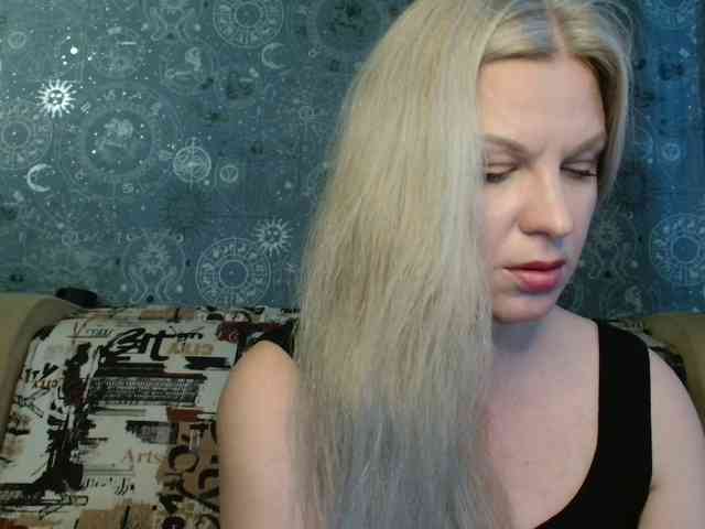 BlondeFox webcam