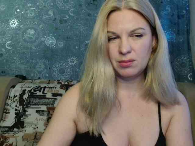 BlondeFox webcam