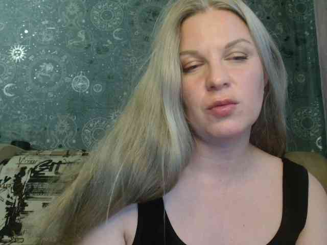 BlondeFox webcam