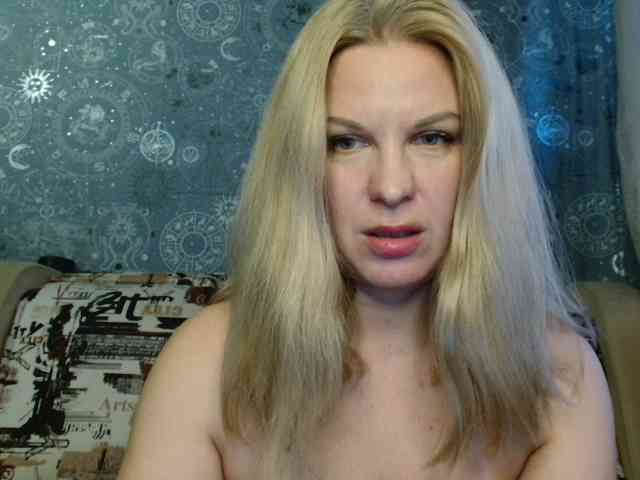 BlondeFox webcam