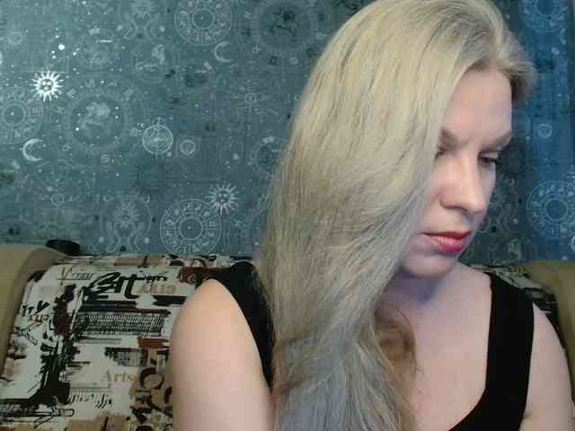 BlondeFox webcam