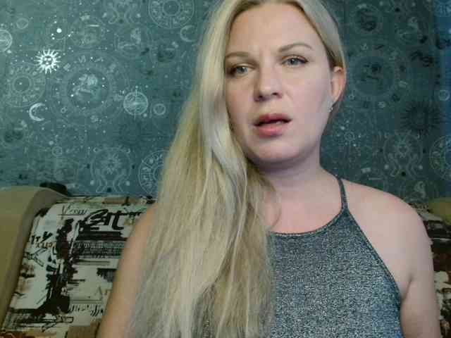 BlondeFox webcam