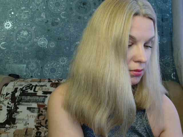 BlondeFox webcam