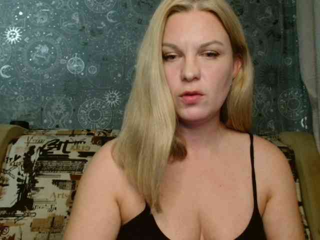 BlondeFox webcam