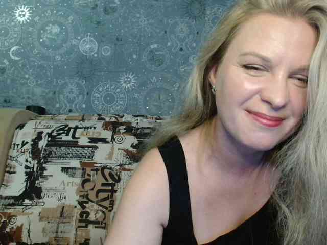 BlondeFox webcam