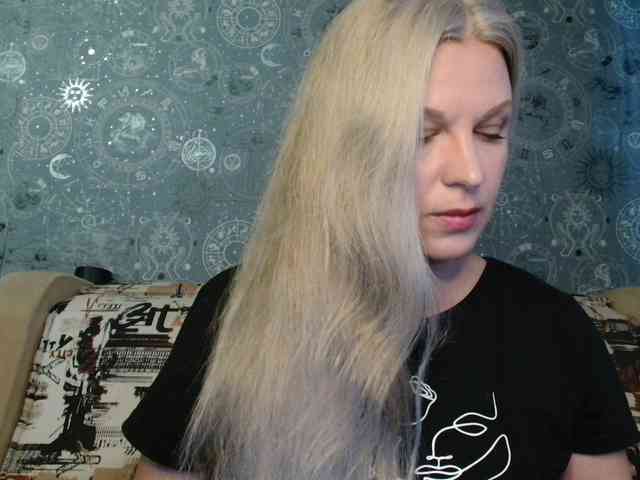 BlondeFox webcam