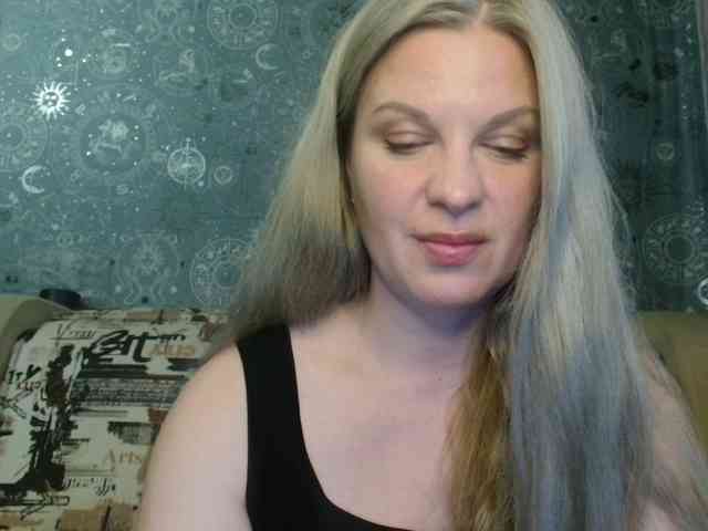 BlondeFox webcam