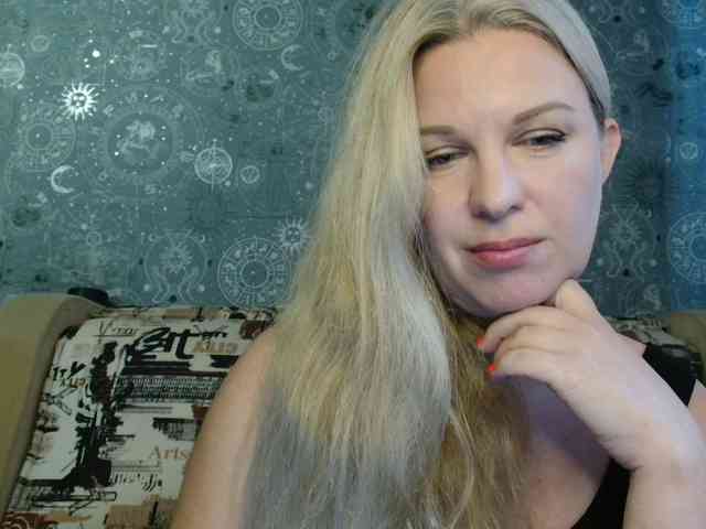 BlondeFox webcam