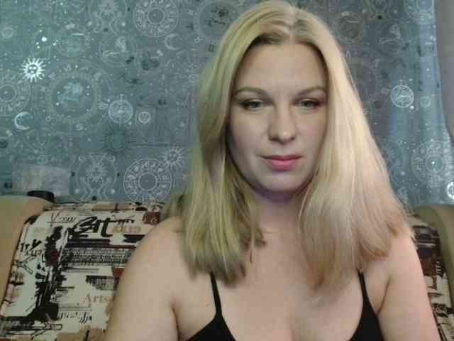 BlondeFox webcam