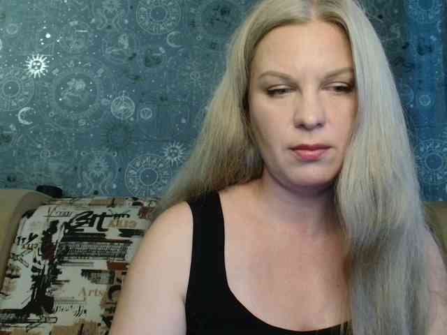 BlondeFox webcam