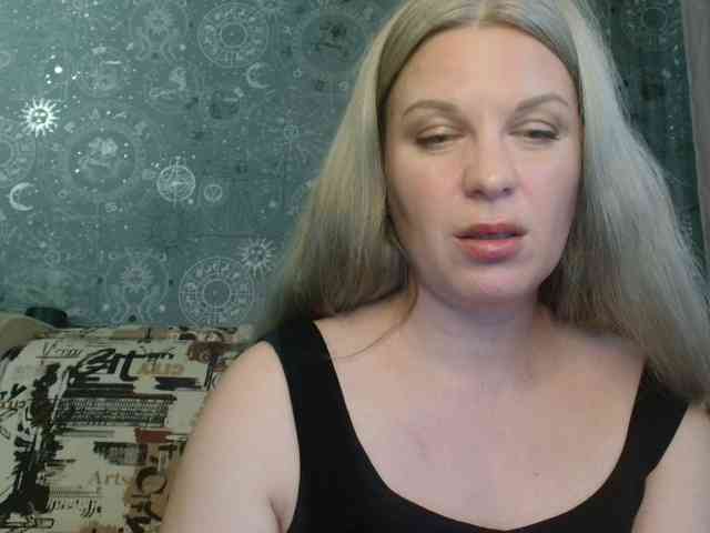BlondeFox webcam
