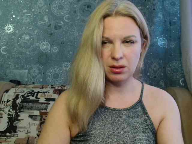 BlondeFox webcam
