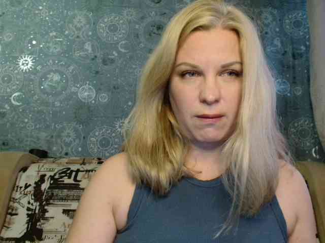 BlondeFox webcam