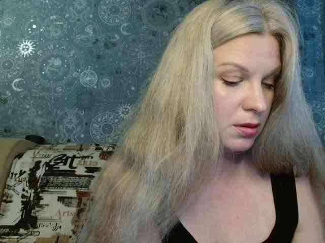 BlondeFox webcam