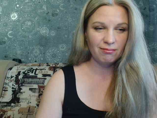 BlondeFox webcam