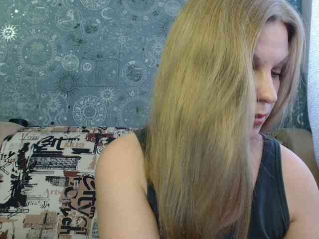 BlondeFox webcam