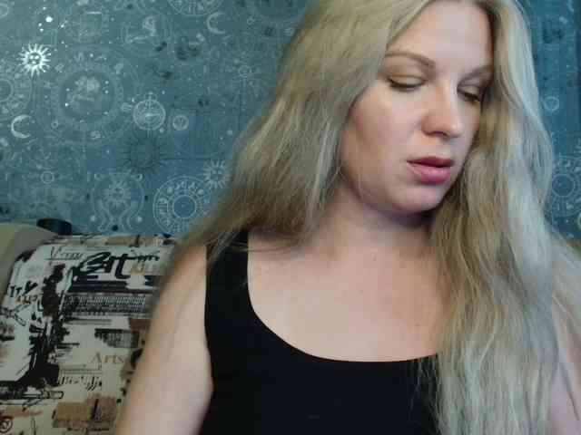 BlondeFox webcam