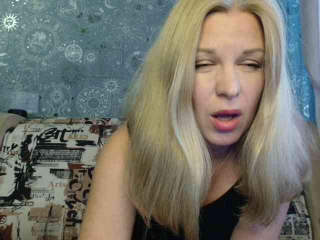 BlondeFox webcam
