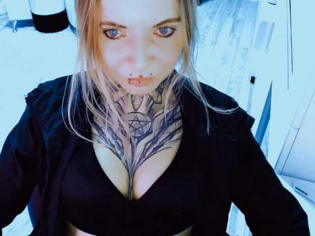 LisaModel's BongaCams show and profile