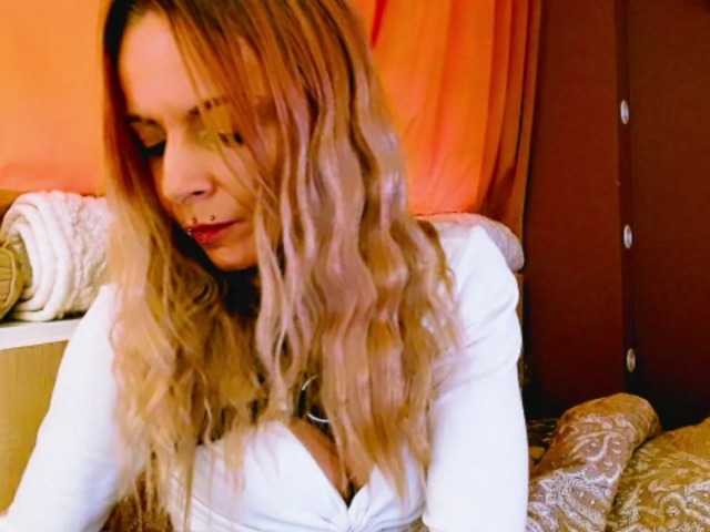 LisaModel's BongaCams show and profile