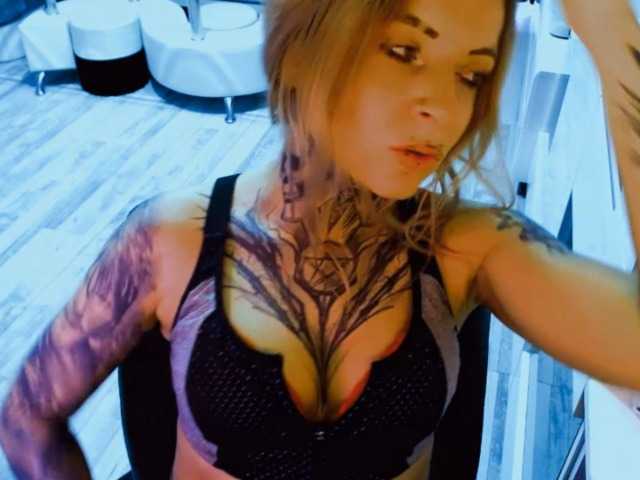 LisaModel's BongaCams show and profile