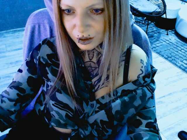 LisaModel's BongaCams show and profile