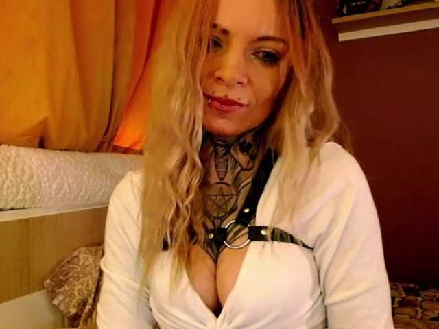 LisaModel's BongaCams show and profile