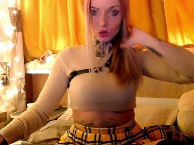 LisaModel's BongaCams show and profile