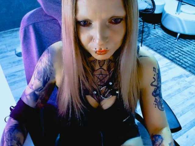 LisaModel's BongaCams show and profile