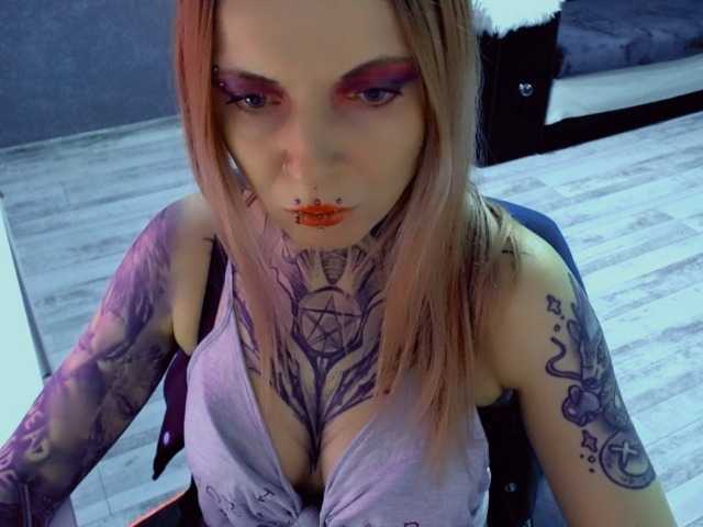 LisaModel's BongaCams show and profile