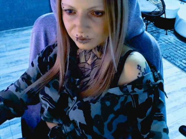 LisaModel's BongaCams show and profile