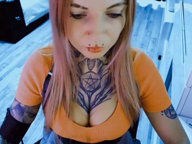 LisaModel's BongaCams show and profile