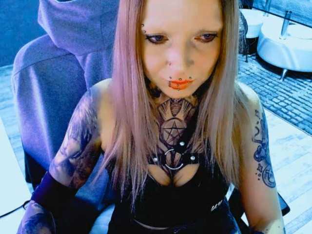 LisaModel's BongaCams show and profile