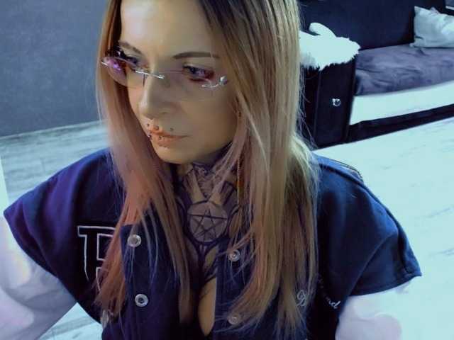 LisaModel's BongaCams show and profile