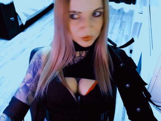 LisaModel's BongaCams show and profile