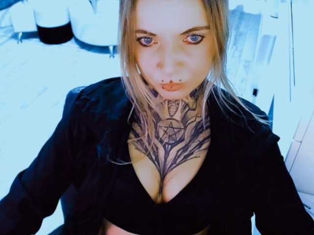 LisaModel's BongaCams show and profile